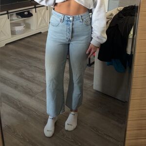 Gray Cropped Sweatshirt and Light Blue Jeans